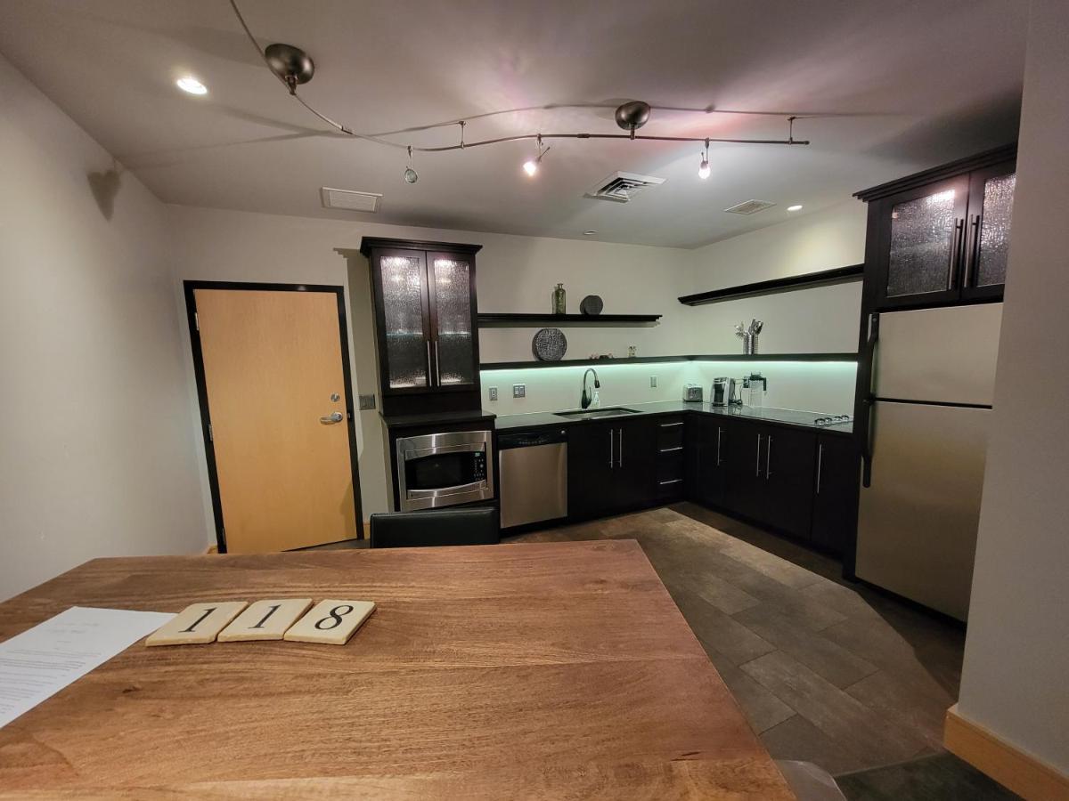 Suites At 118 Bloomington Bagian luar foto