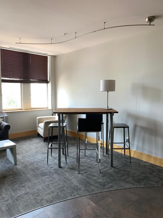 Suites At 118 Bloomington Bagian luar foto