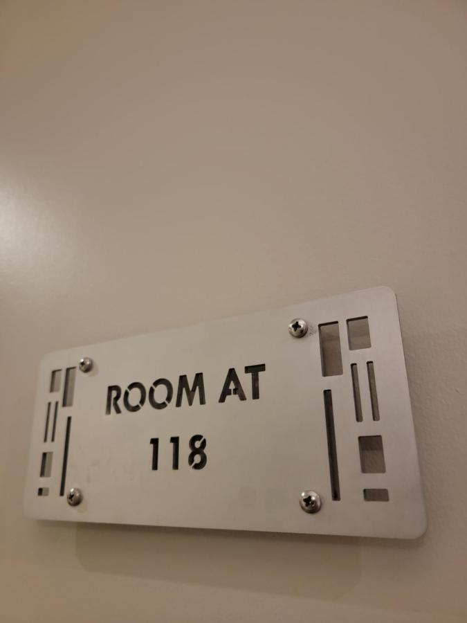 Suites At 118 Bloomington Bagian luar foto