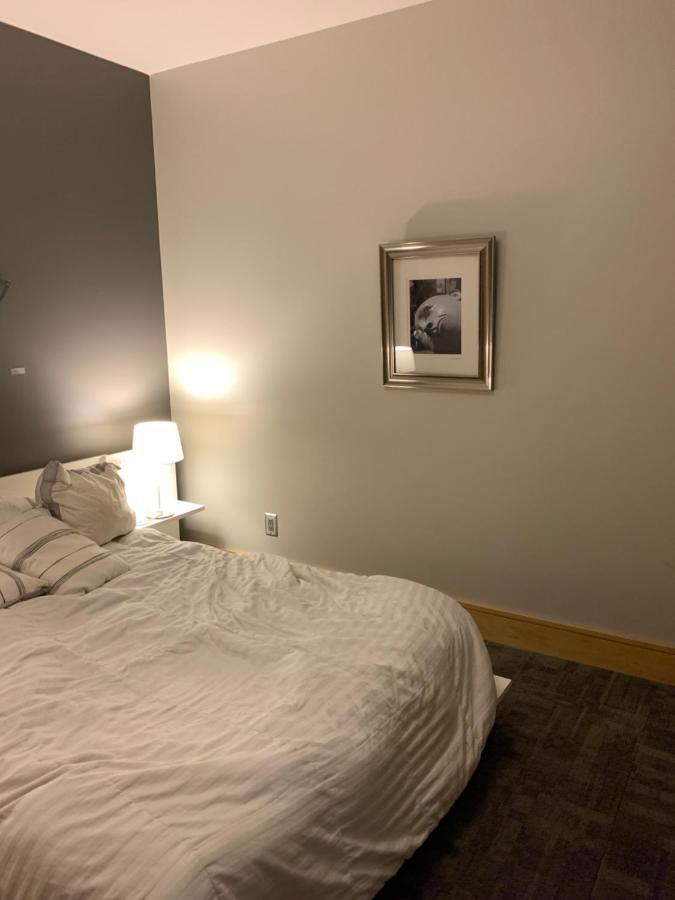 Suites At 118 Bloomington Bagian luar foto