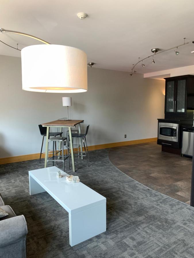 Suites At 118 Bloomington Bagian luar foto
