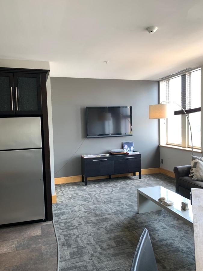 Suites At 118 Bloomington Bagian luar foto