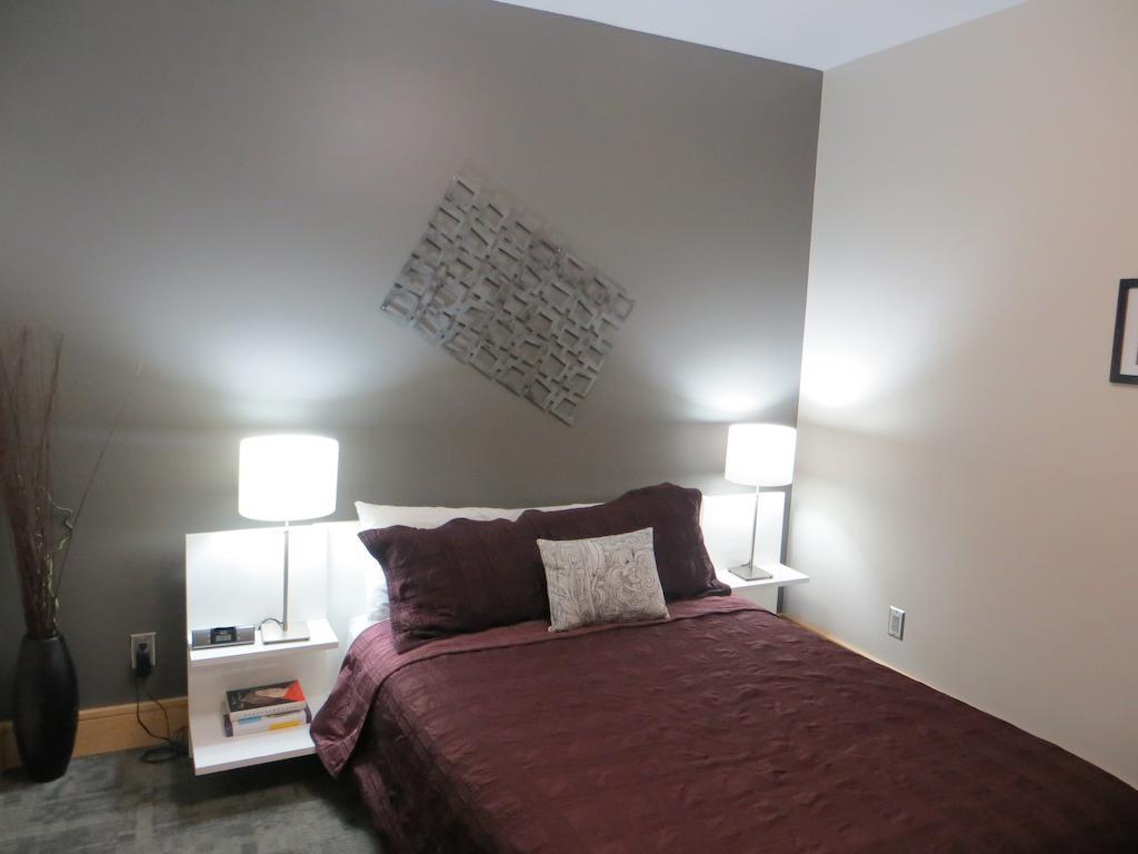 Suites At 118 Bloomington Ruang foto