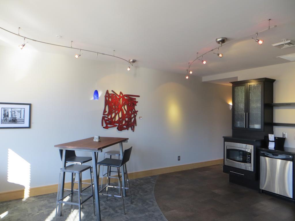 Suites At 118 Bloomington Ruang foto