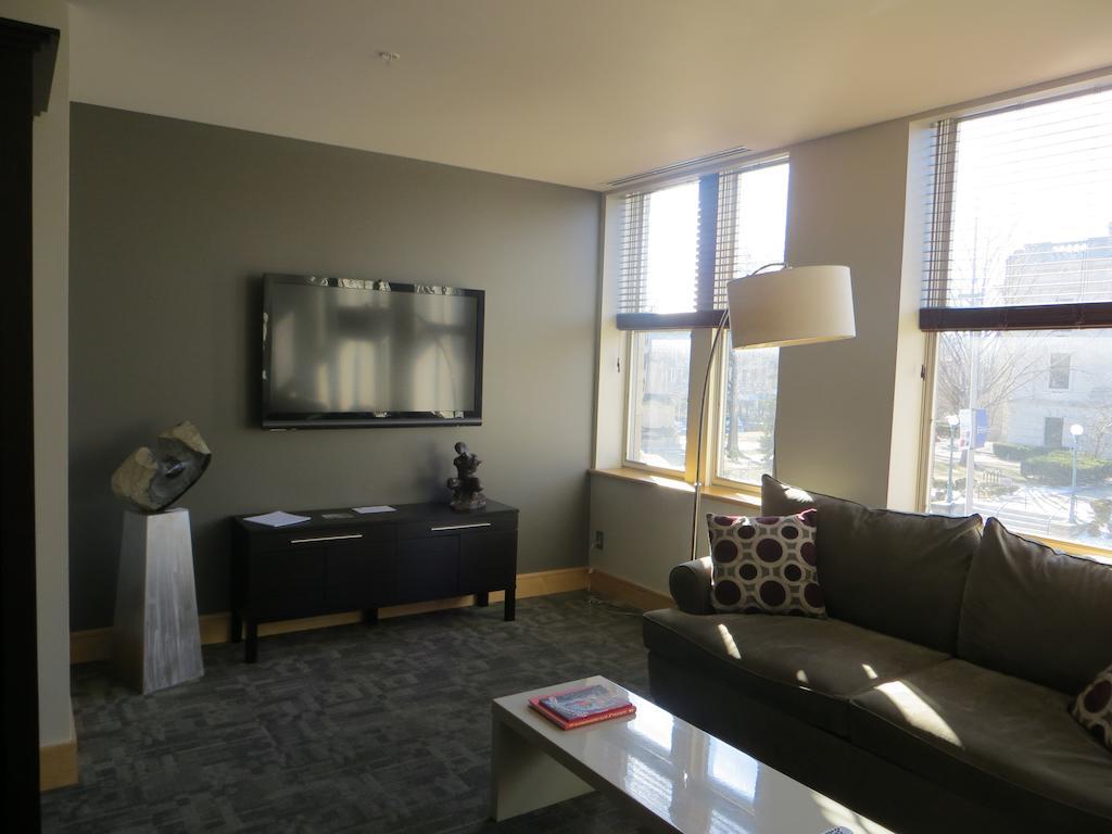 Suites At 118 Bloomington Ruang foto